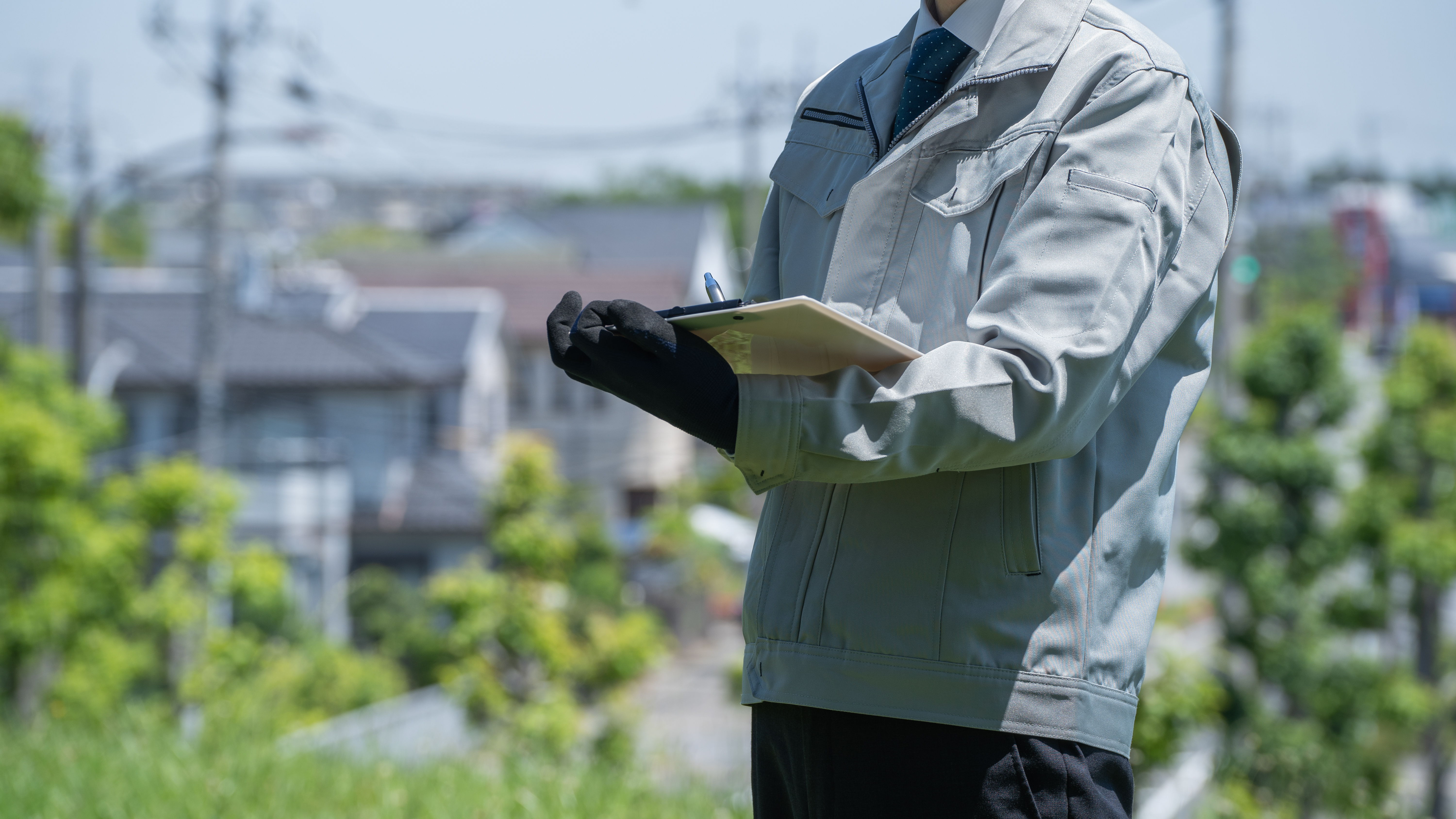 作業服姿の男性│検査・点検イメージ